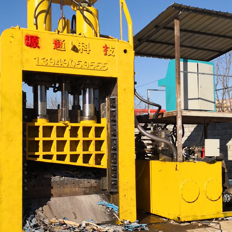 昭通800噸龍門(mén)剪現(xiàn)場(chǎng)